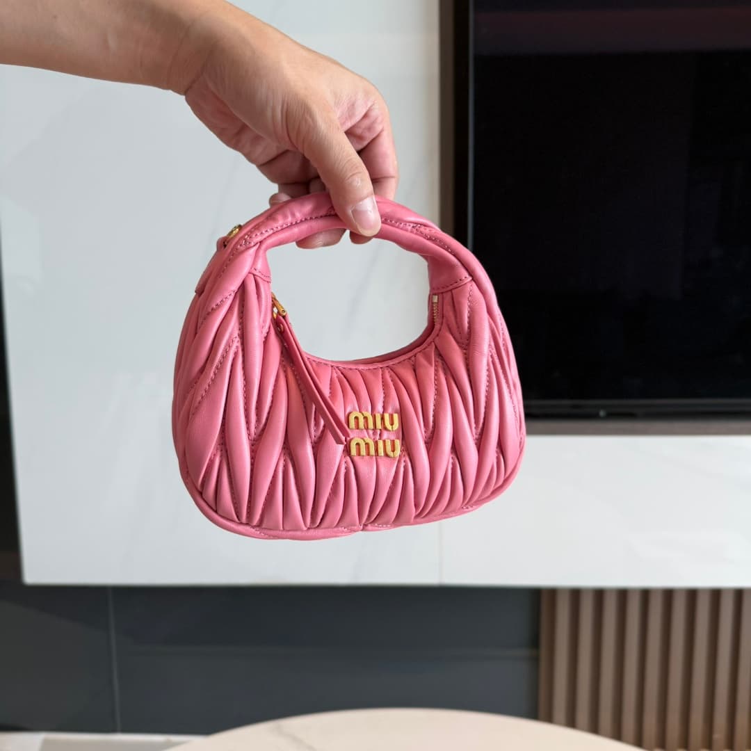 Wander Matelasse nappa leather hobo mini-bag alternate view