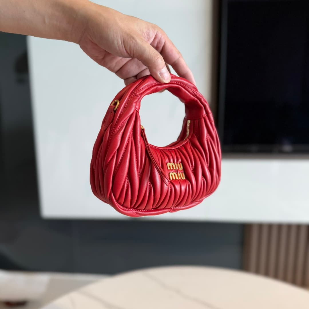 Wander Matelasse nappa leather hobo mini-bag alternate view